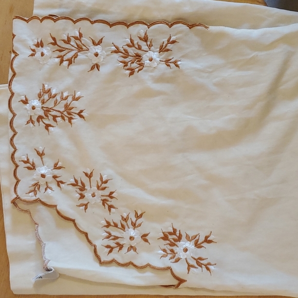 *CLOSET CLOSING 7/31* Vintage cream blouse top, flower embroidery large - Picture 5 of 7